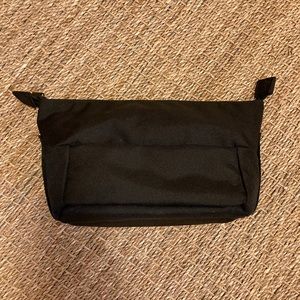 Everlane Renew Transit Catch-All Case